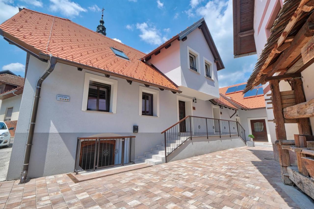Auzlak Hisa, Apartments. Luče Buitenkant foto