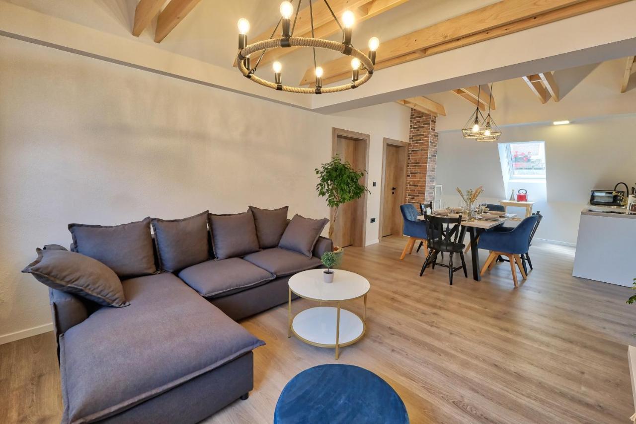 Auzlak Hisa, Apartments. Luče Buitenkant foto
