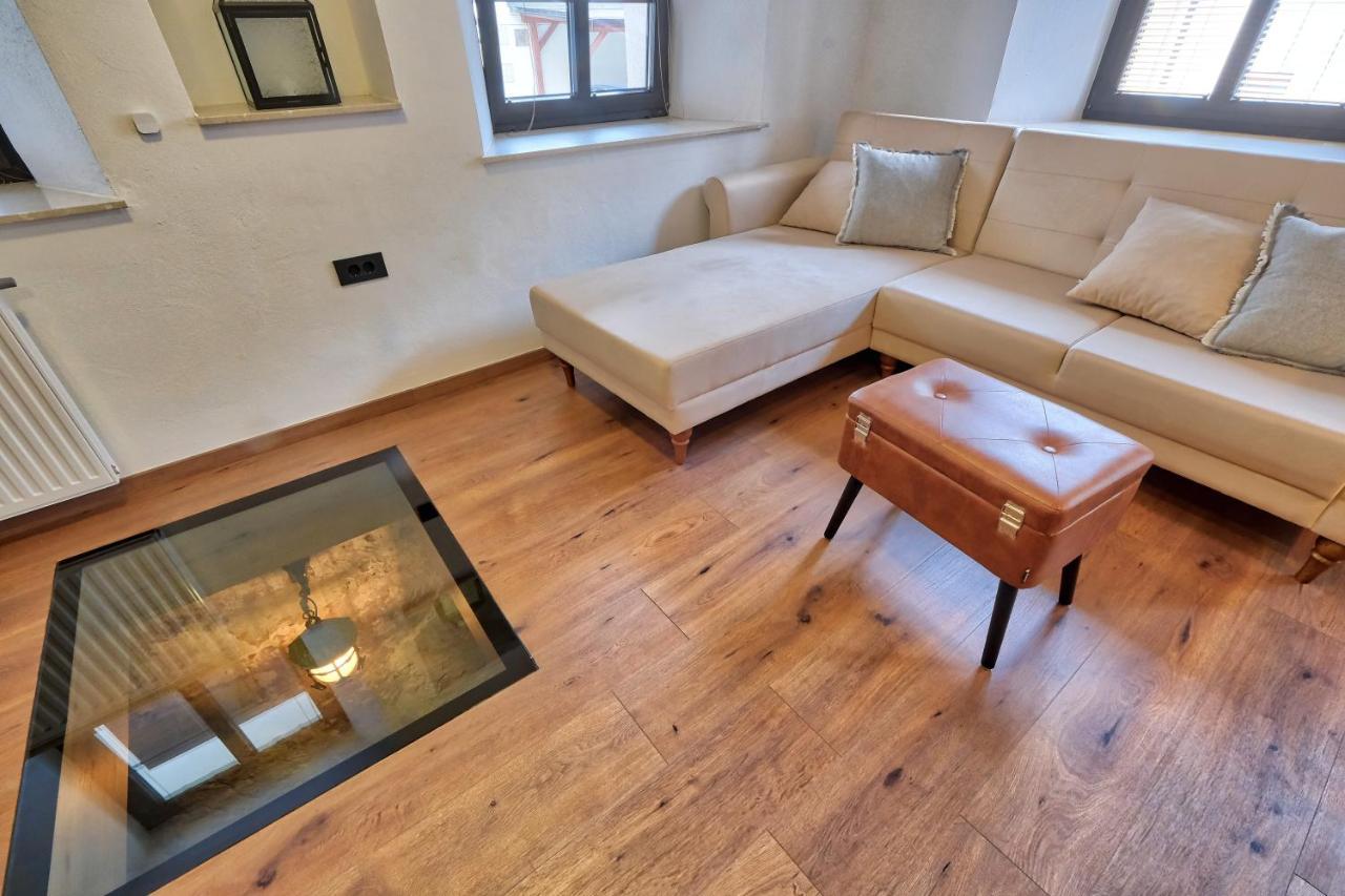 Auzlak Hisa, Apartments. Luče Buitenkant foto