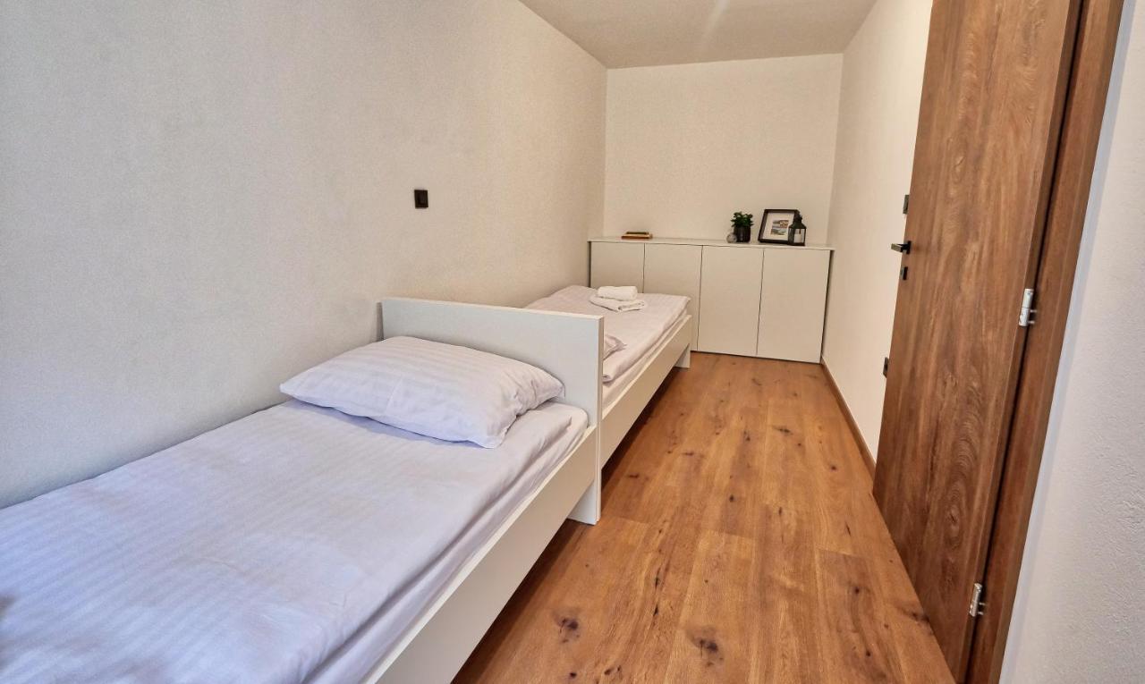 Auzlak Hisa, Apartments. Luče Buitenkant foto