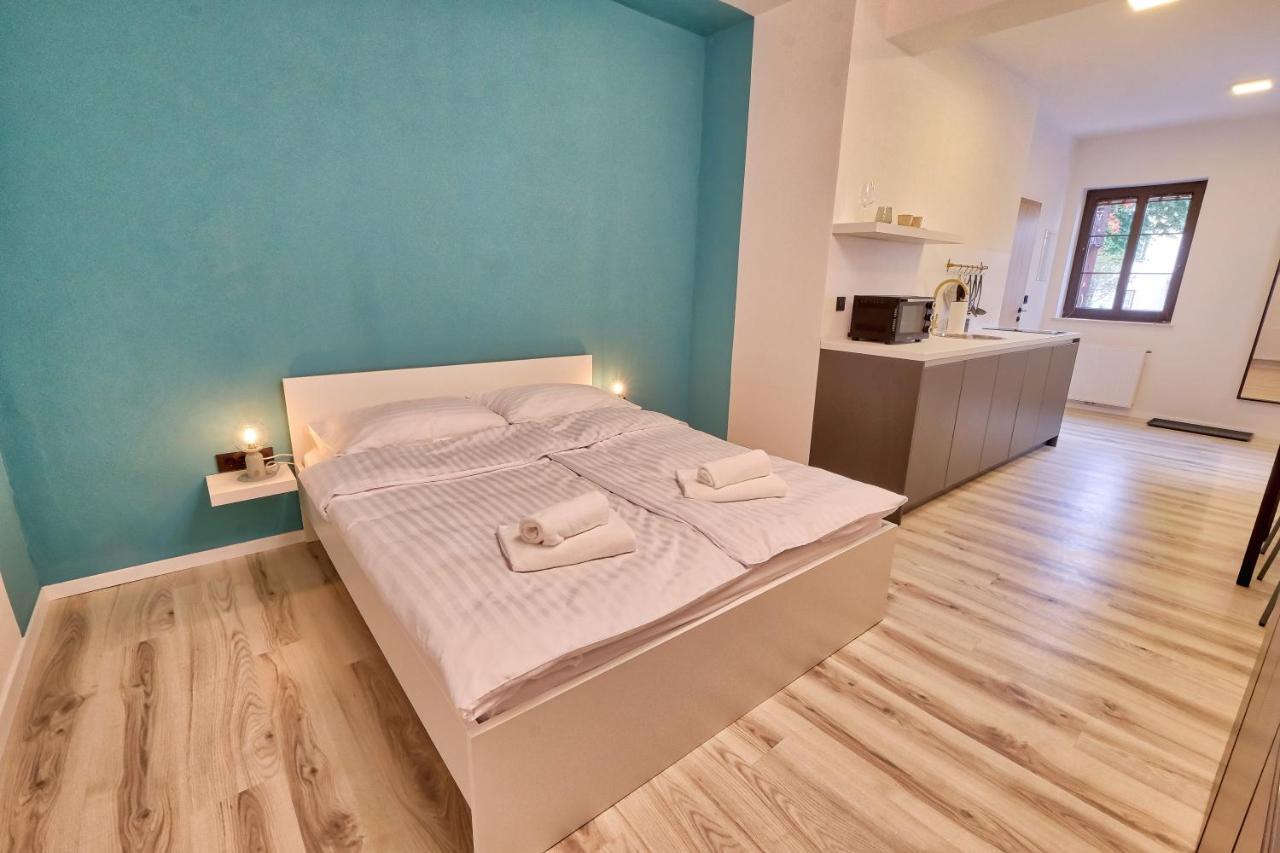 Auzlak Hisa, Apartments. Luče Buitenkant foto
