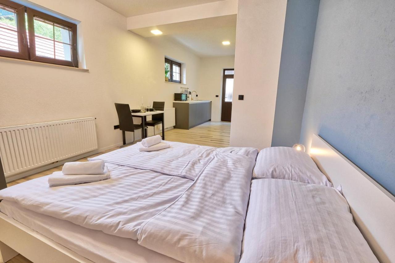 Auzlak Hisa, Apartments. Luče Buitenkant foto