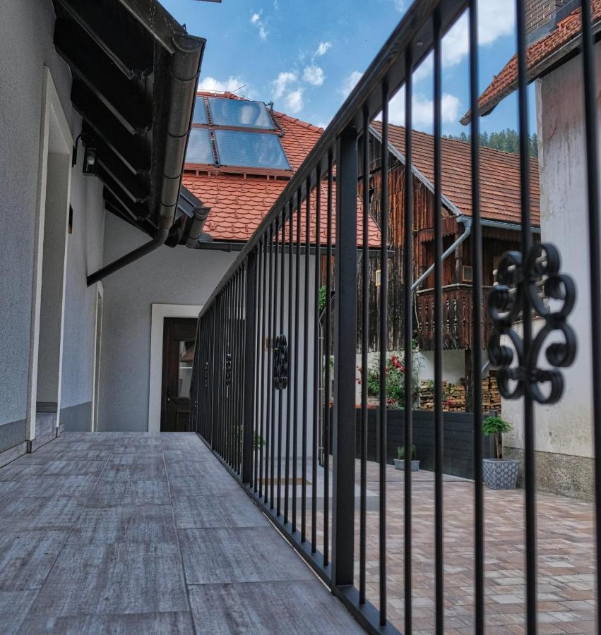 Auzlak Hisa, Apartments. Luče Buitenkant foto