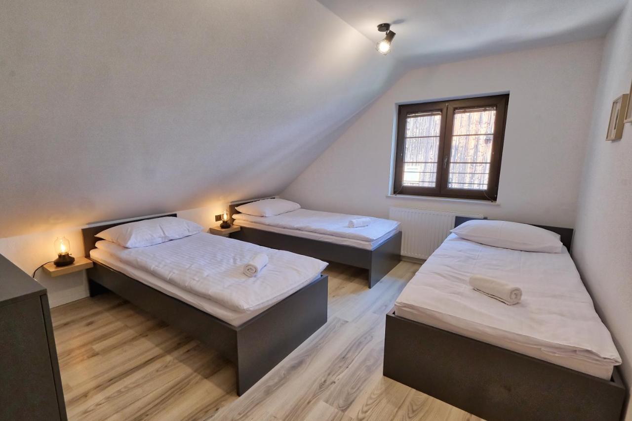 Auzlak Hisa, Apartments. Luče Buitenkant foto
