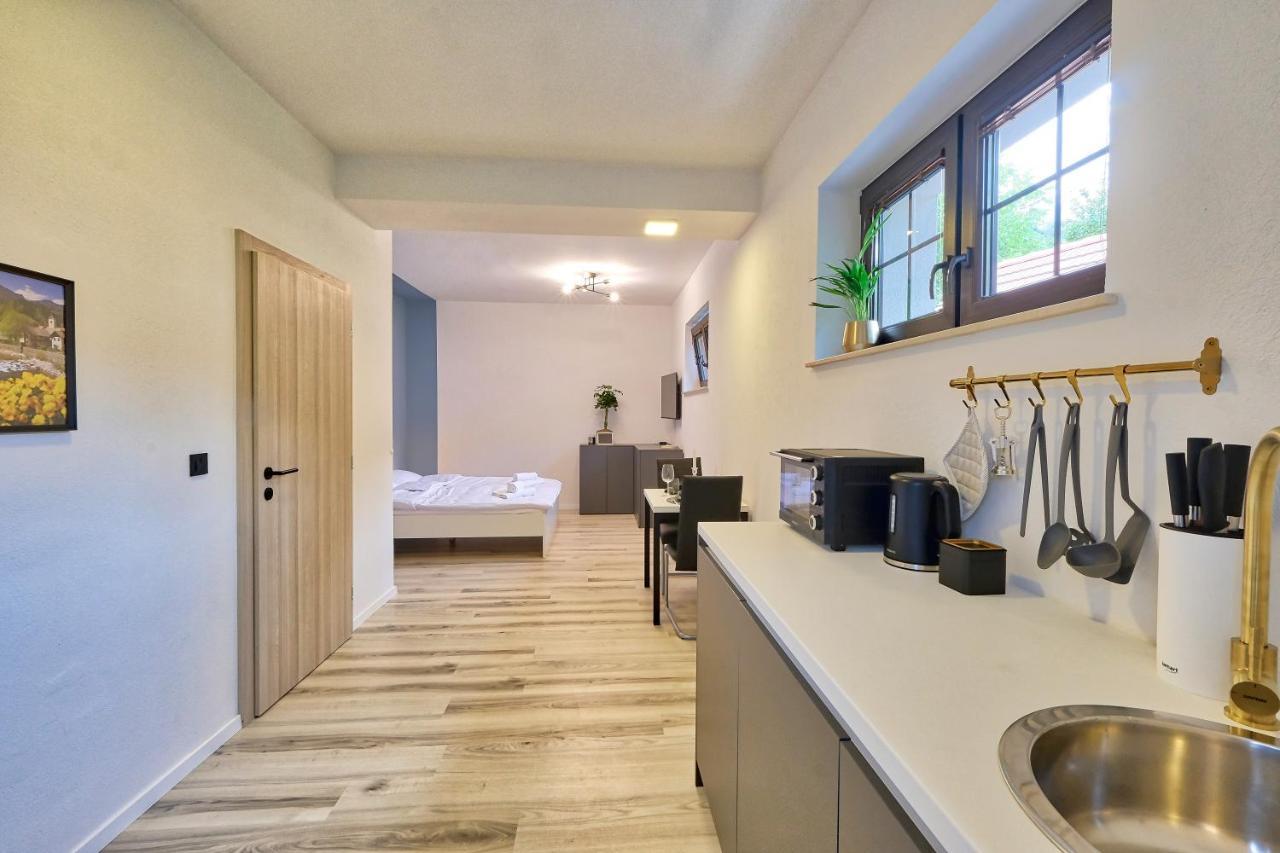 Auzlak Hisa, Apartments. Luče Buitenkant foto